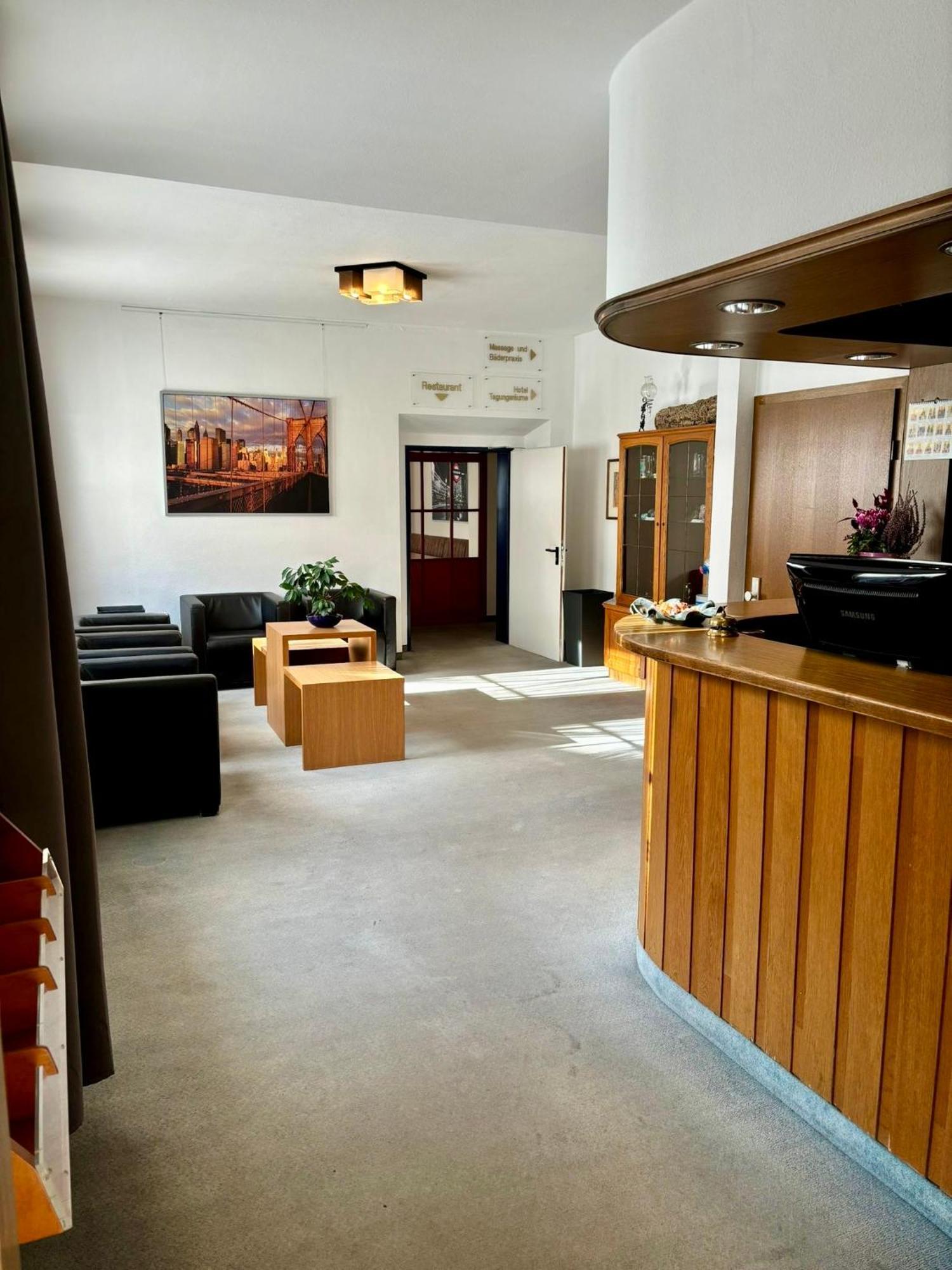 Adamidis Hotel Altenmedingen エクステリア 写真