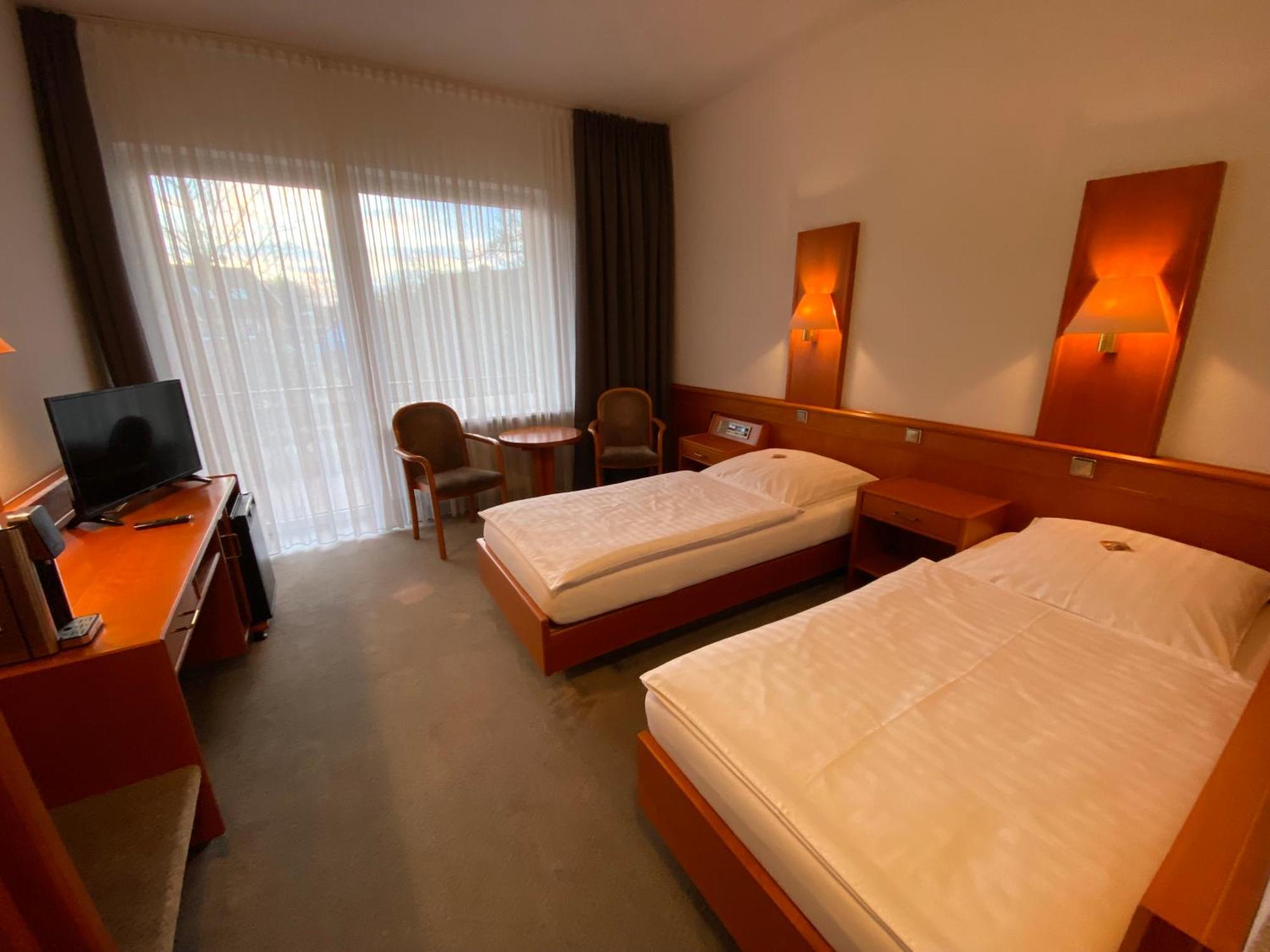 Adamidis Hotel Altenmedingen エクステリア 写真