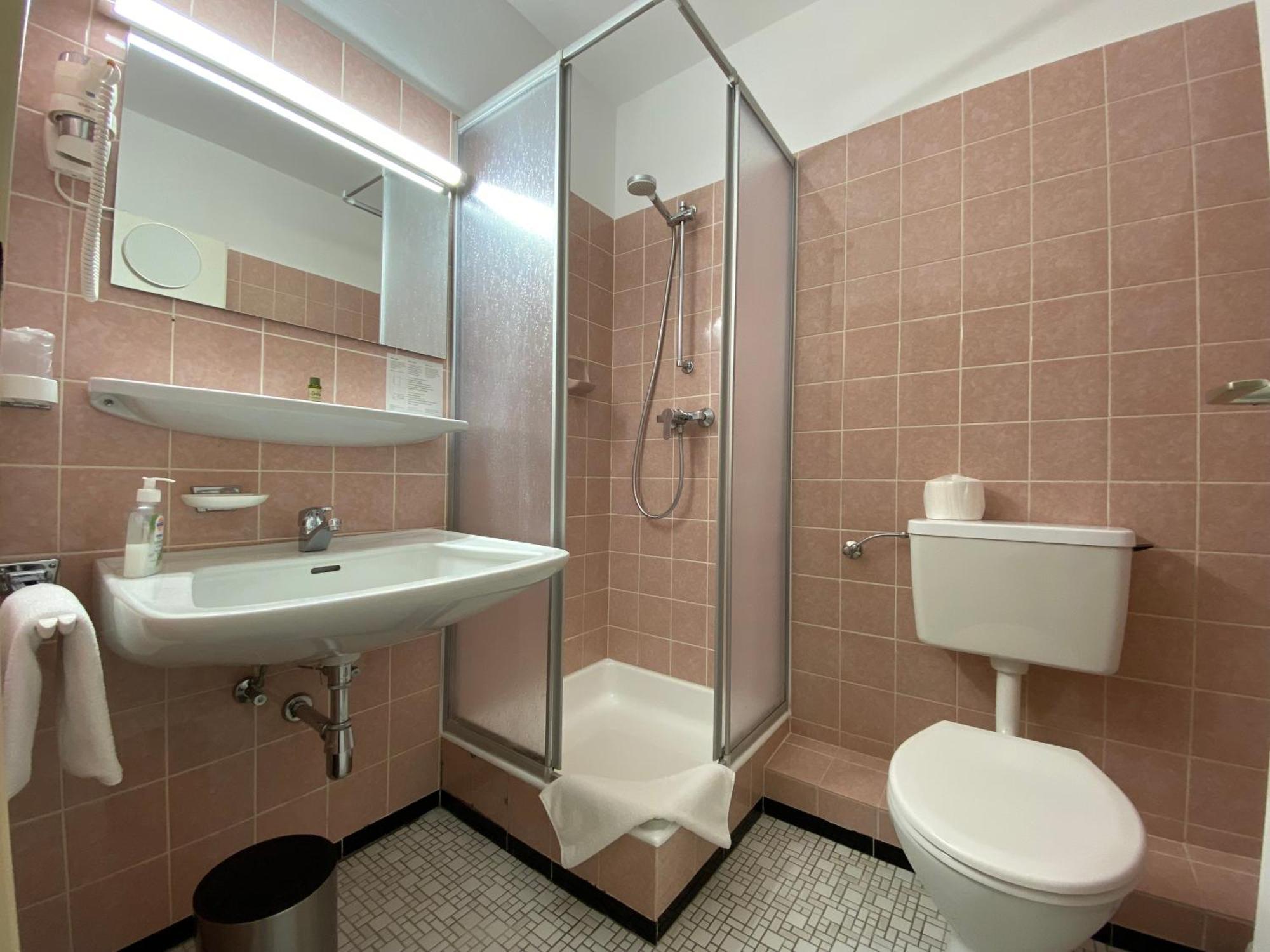 Adamidis Hotel Altenmedingen エクステリア 写真