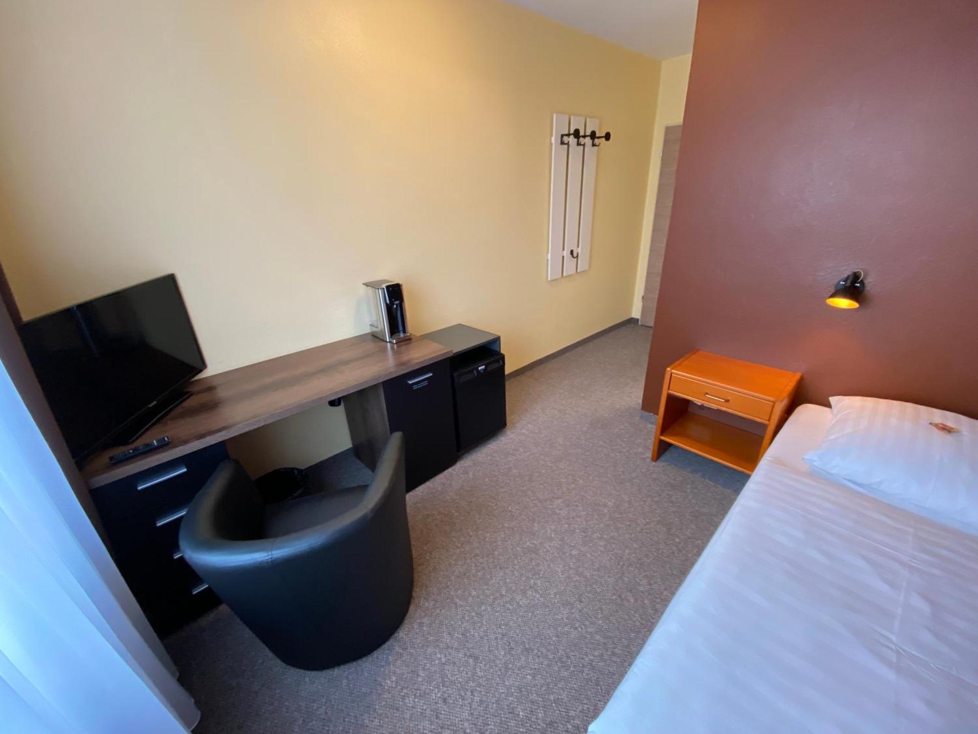 Adamidis Hotel Altenmedingen エクステリア 写真