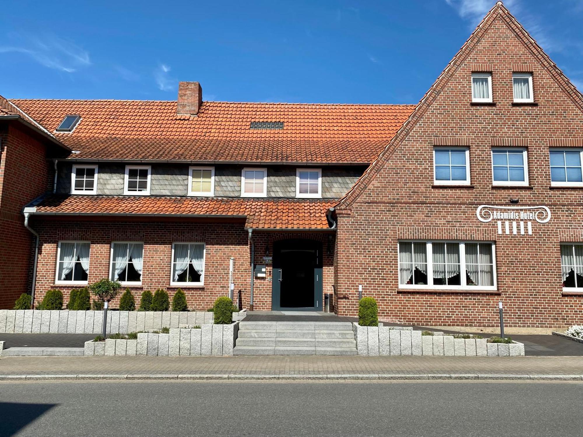 Adamidis Hotel Altenmedingen エクステリア 写真