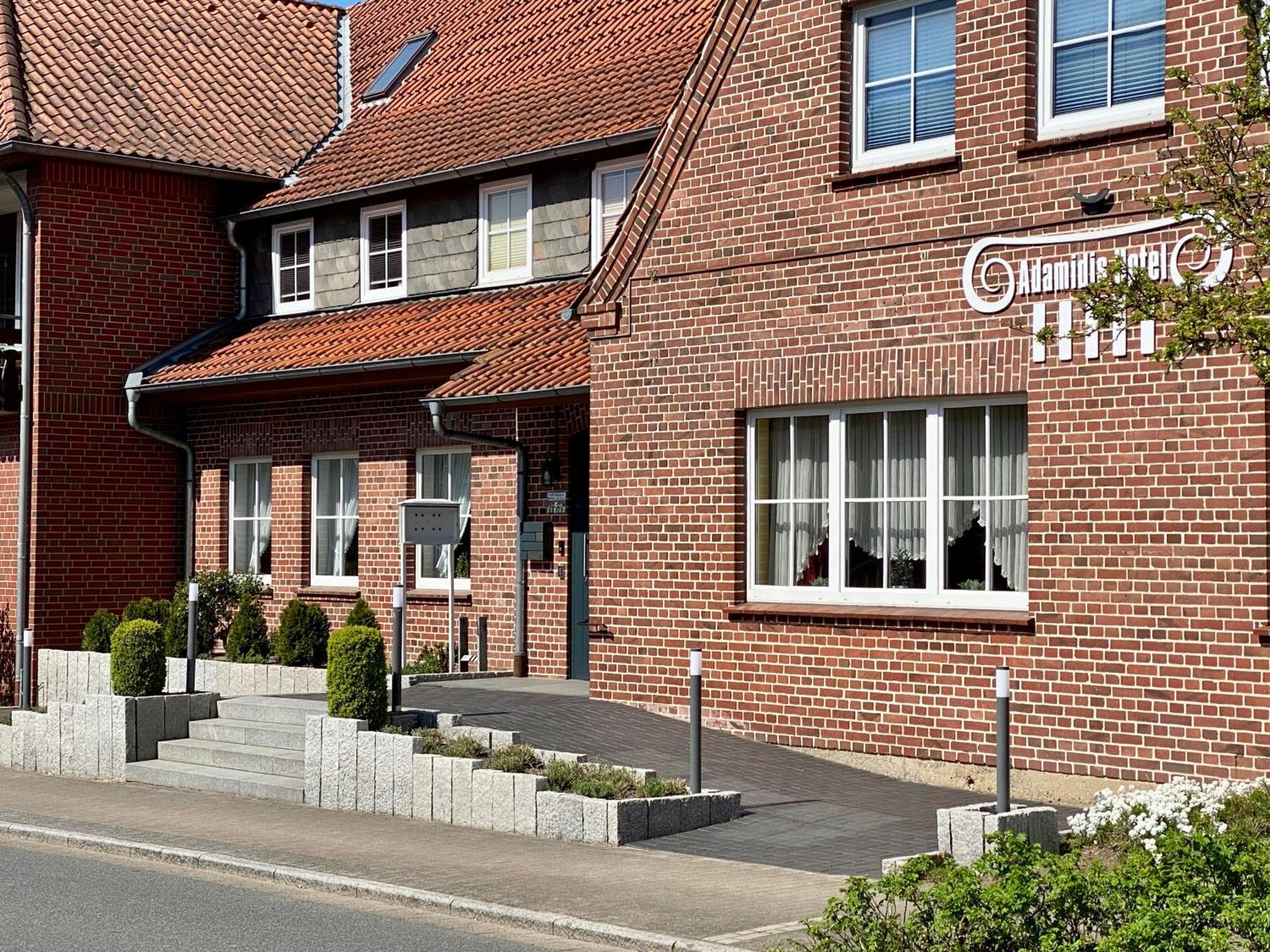 Adamidis Hotel Altenmedingen エクステリア 写真