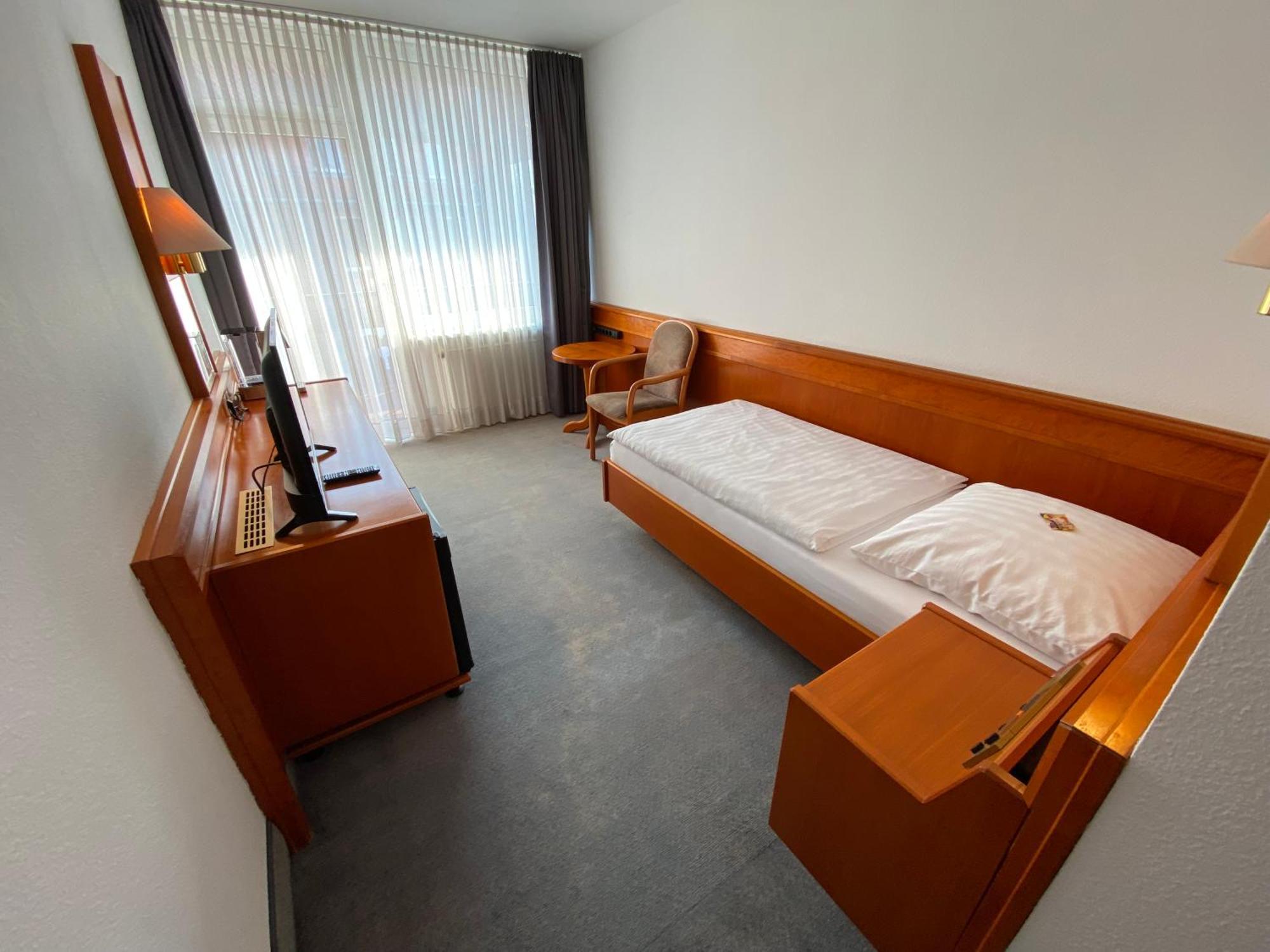 Adamidis Hotel Altenmedingen エクステリア 写真
