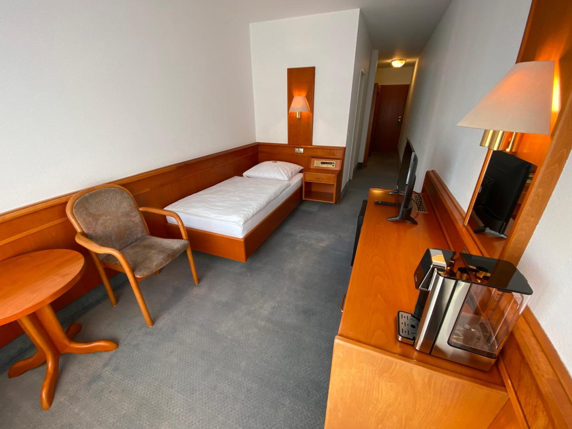 Adamidis Hotel Altenmedingen エクステリア 写真