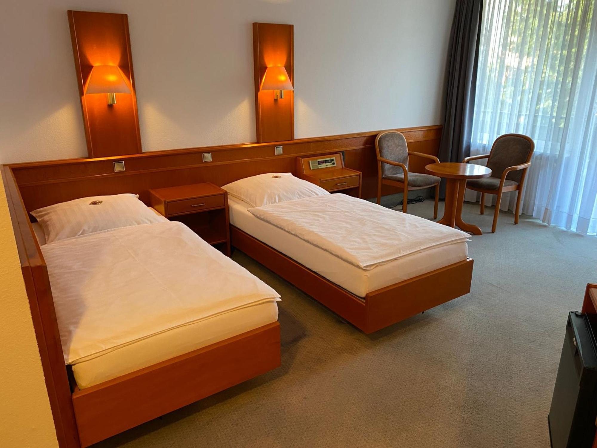 Adamidis Hotel Altenmedingen エクステリア 写真